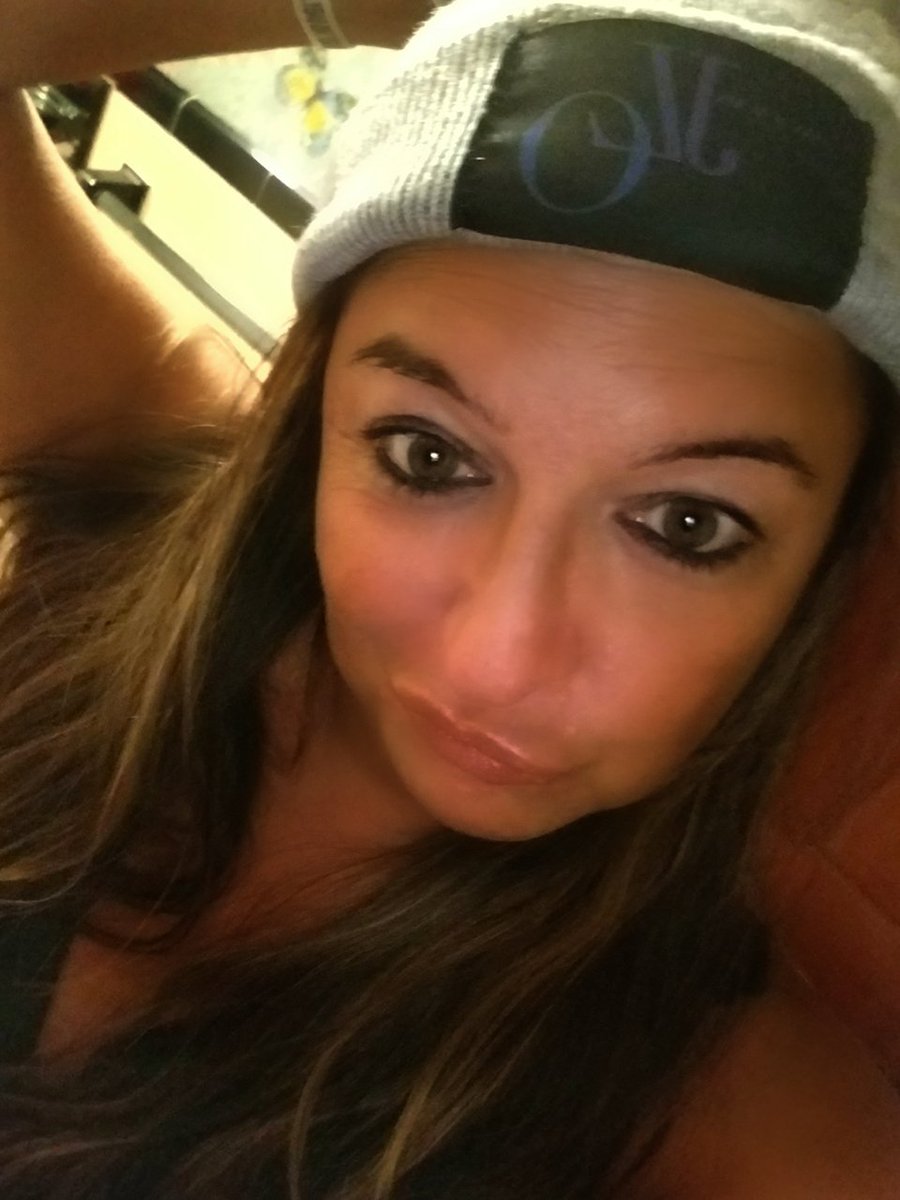 EstherMazal's tweet photo. @JLo  Jen!  Like my hat? Love you! #MarryMeMovie https://t.co/kmosMqbNwQ