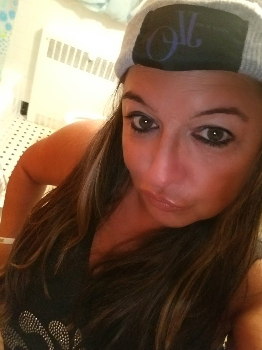 EstherMazal's tweet photo. @JLo  Jen!  Like my hat? Love you! #MarryMeMovie https://t.co/kmosMqbNwQ