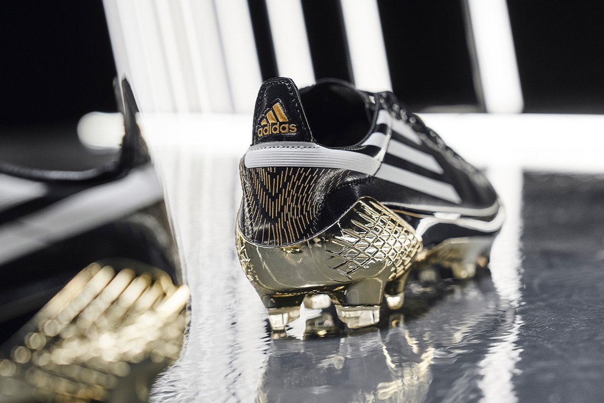 GQ_France's tweet photo. .@adidasfootball  rend hommage à trois de ses modèles iconiques en dévoilant le "Legends Pack". Ainsi, la F50 Ghosted Adizero, l’AdiPure et la Predator Pulse se voient revisiter en noir, blanc et gold au sein de ce pack qui mêle héritage et design contemporain. #legendspack https://t.co/UHCb4wd0dA