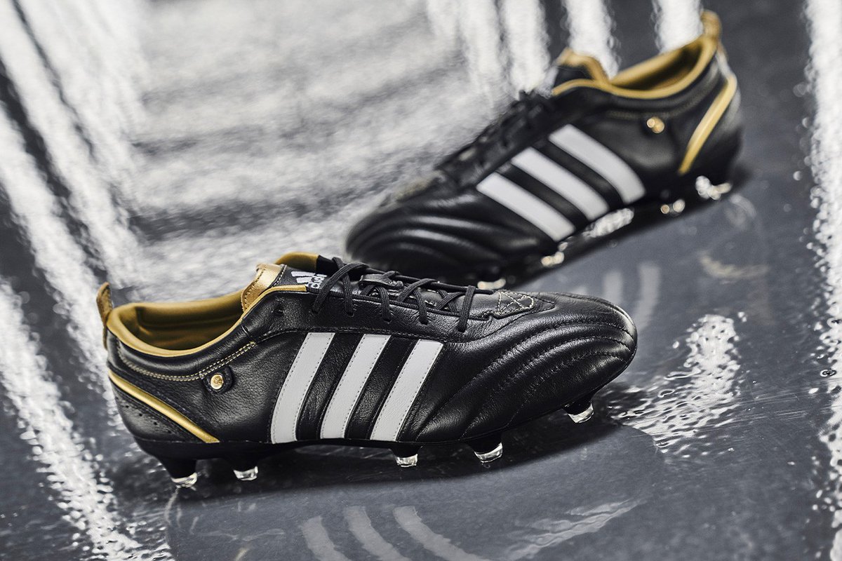 GQ_France's tweet photo. .@adidasfootball  rend hommage à trois de ses modèles iconiques en dévoilant le "Legends Pack". Ainsi, la F50 Ghosted Adizero, l’AdiPure et la Predator Pulse se voient revisiter en noir, blanc et gold au sein de ce pack qui mêle héritage et design contemporain. #legendspack https://t.co/UHCb4wd0dA