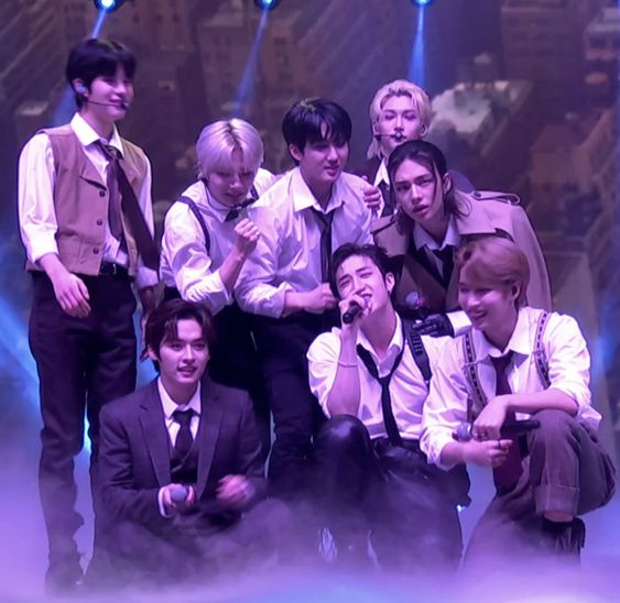 LovestayTR's tweet photo. Worldwide Fans’ Choice TOP 10 Final Güncel Sıralama (11:00 TSİ)
1. *** 16.50% (=)
2. @Stray_Kids 15.29%🔺 🔥
3. *** 7.71% (=)
FARK #1 : 1.21% 🔻
🗳️ https://t.co/PRiyWl74JW
STAYS STAY HOWLING
#StaysHowlForMAMA https://t.co/gL658unJv3