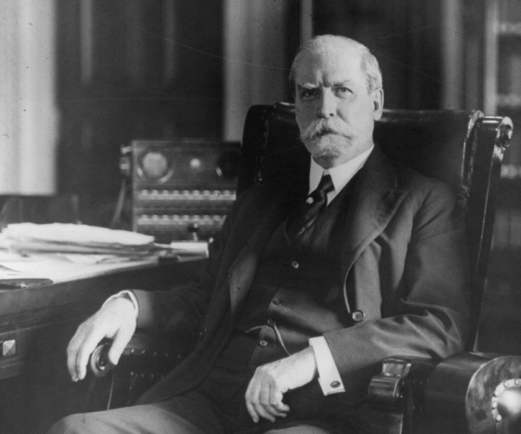 Poesiaitalia's tweet photo. Quando perdiamo il diritto di essere differenti, perdiamo il privilegio di essere liberi.
Charles Evans Hughes https://t.co/exUICuIbS1