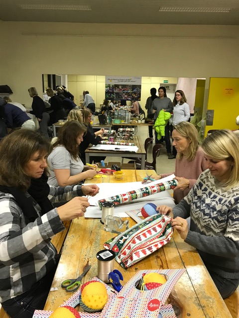 HHT_News's tweet photo. Der Hamburger Geben-und-Nehmen-Adventskalender stellt vor: Glücksstern e.V. – Weihnachtsgeschenke für alle Kinder! Wer helfen möchte findet hier weitere Infos: https://t.co/MHQvrRck6f.
Was sich heute hinter Tür 8 versteckt unter https://t.co/k8F0yYNl0M. #weilwirhamburgsind https://t.co/oWZVkryIaQ