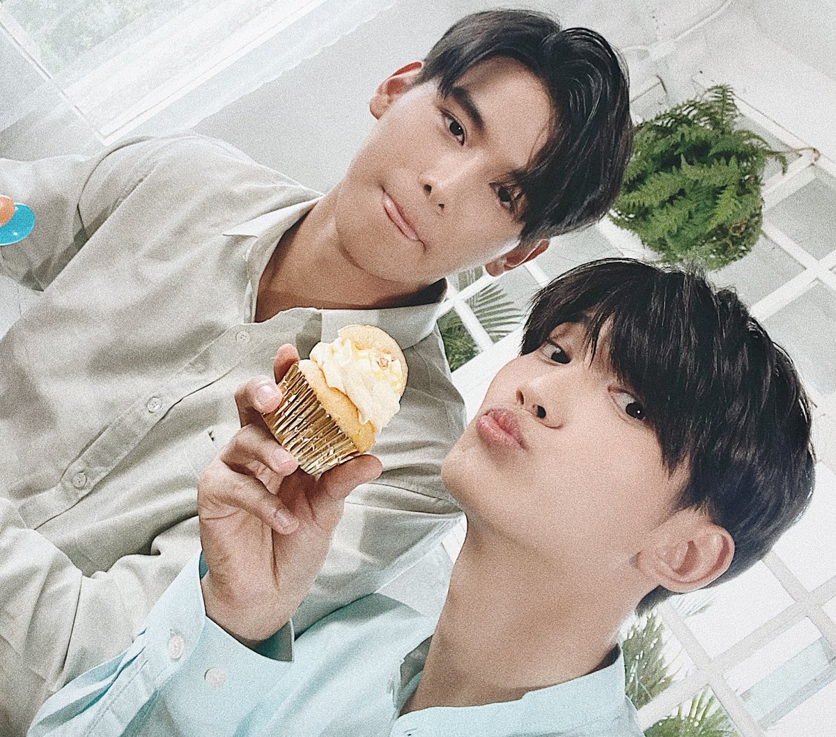 Sixsuperstars's tweet photo. กินเข้าไปๆ เดี๋ยวมีคนงอน 😂 
#จาเฟริสท์ #jafirst #DSNTheSeries #JaPhachara #TeddyJa #First_Chalongrat #FirstLoveIsU https://t.co/XiXHGvKNRQ