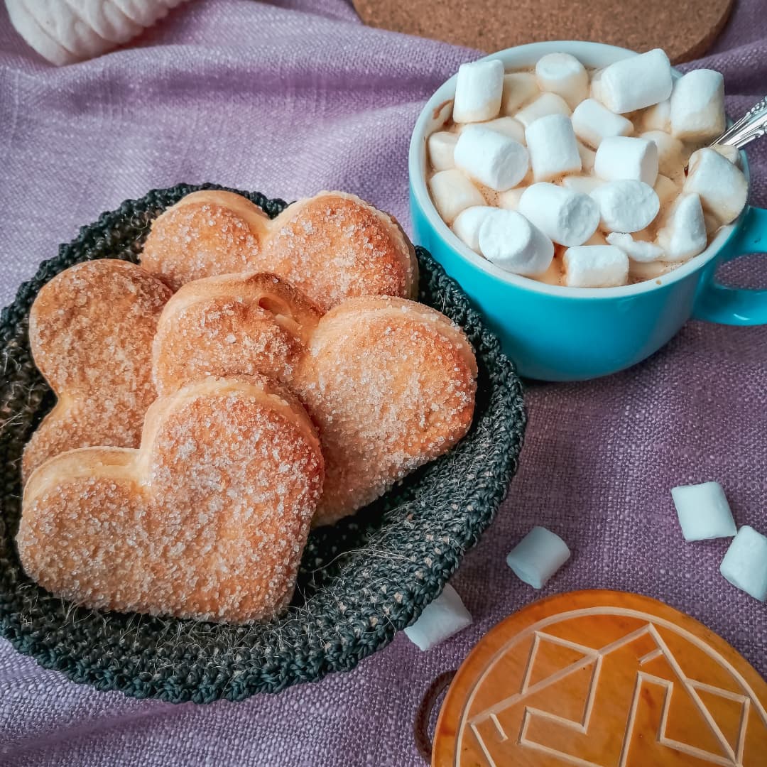 1488Katrin's tweet photo. И снова я у плиты, точнее у духовки.Альфахор - это традиционный аргентинский десерт,печенье,склеенное между собой вареным сгущенным молоком, джемом или карамелью. #Еда #Ульяновск #завтрак #вкусно #рецепт #Альфахор #печенье #обед #десерт #ужин #food #диета #ВкуснаяЕда #ГотовимДома https://t.co/9wFV7M6tik