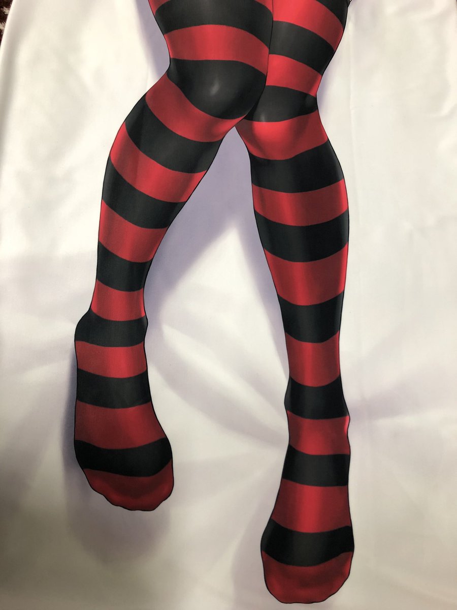 以前描かせていただきました蟻塚フォミカちゃん(@Formica_kawaii )の抱き枕カバーです!肌触りも良くてえちちのちちち😍
https://t.co/u48ubMBcYT 