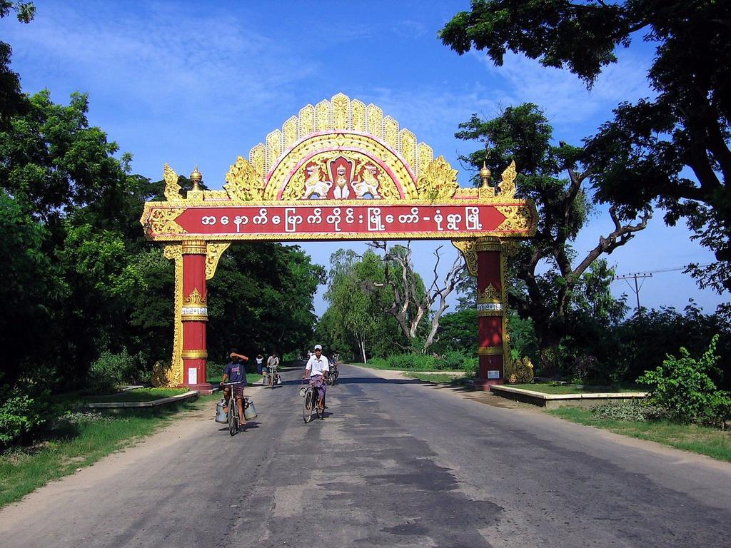 m_krl1's tweet photo. According to local media, military terrorists in two unmarked cars arbitrarily abducted a woman at Aung Mingalar ward in #Monywa town, Sagaing Region around 12pm noon on Dec8. Further details aren't known yet.@aapp_burma
#EndImpunity #Dec8Coup 
#WhatsHappeningInMyanmar https://t.co/mcLGecvo4A