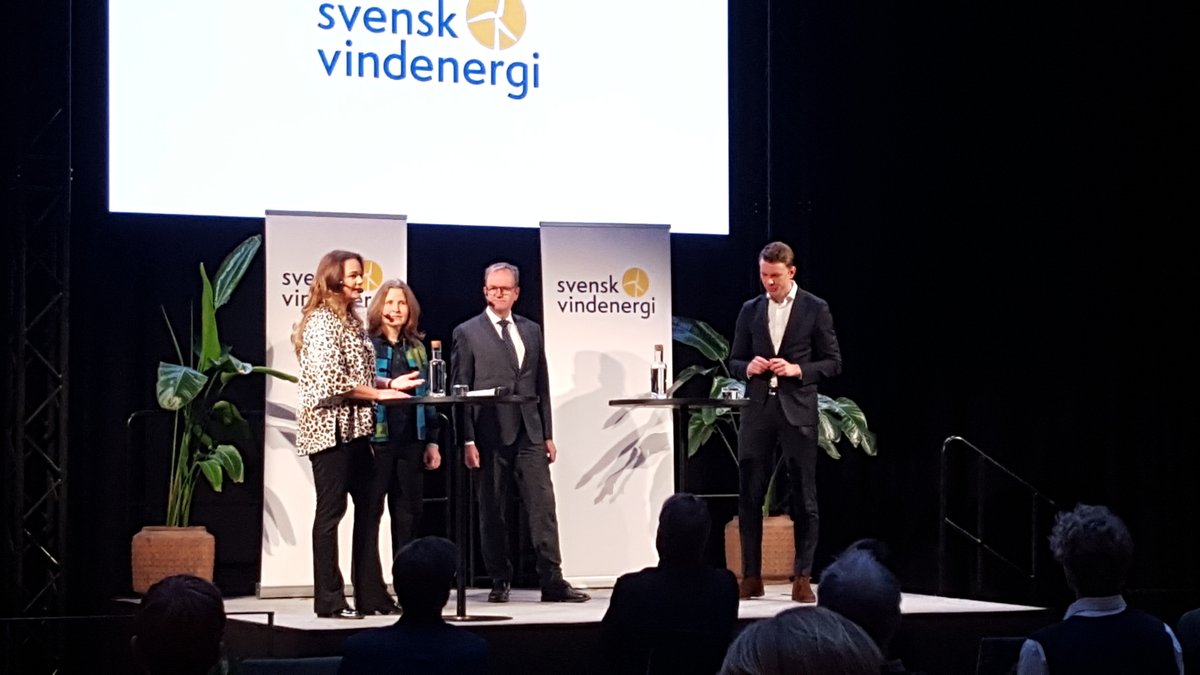Kliv ur partihörnen och finn lösningar. Helén Axelsson, energi- och miljödirektör <a href="/Jernkontoret/">Jernkontoret</a> på samband med seminariet om Sveriges energisystem med havsbaserad @Vindkraft .