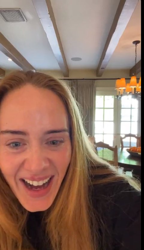 deuteragonist02's tweet image. Me when someone compliments me vs when someone compliments Adele