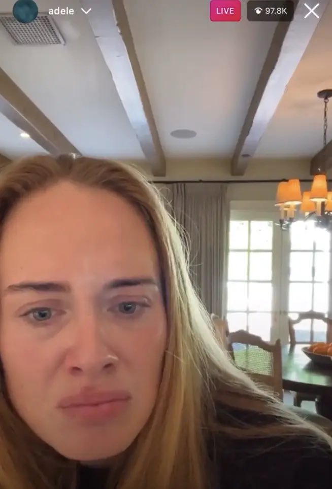 deuteragonist02's tweet image. Me when someone compliments me vs when someone compliments Adele