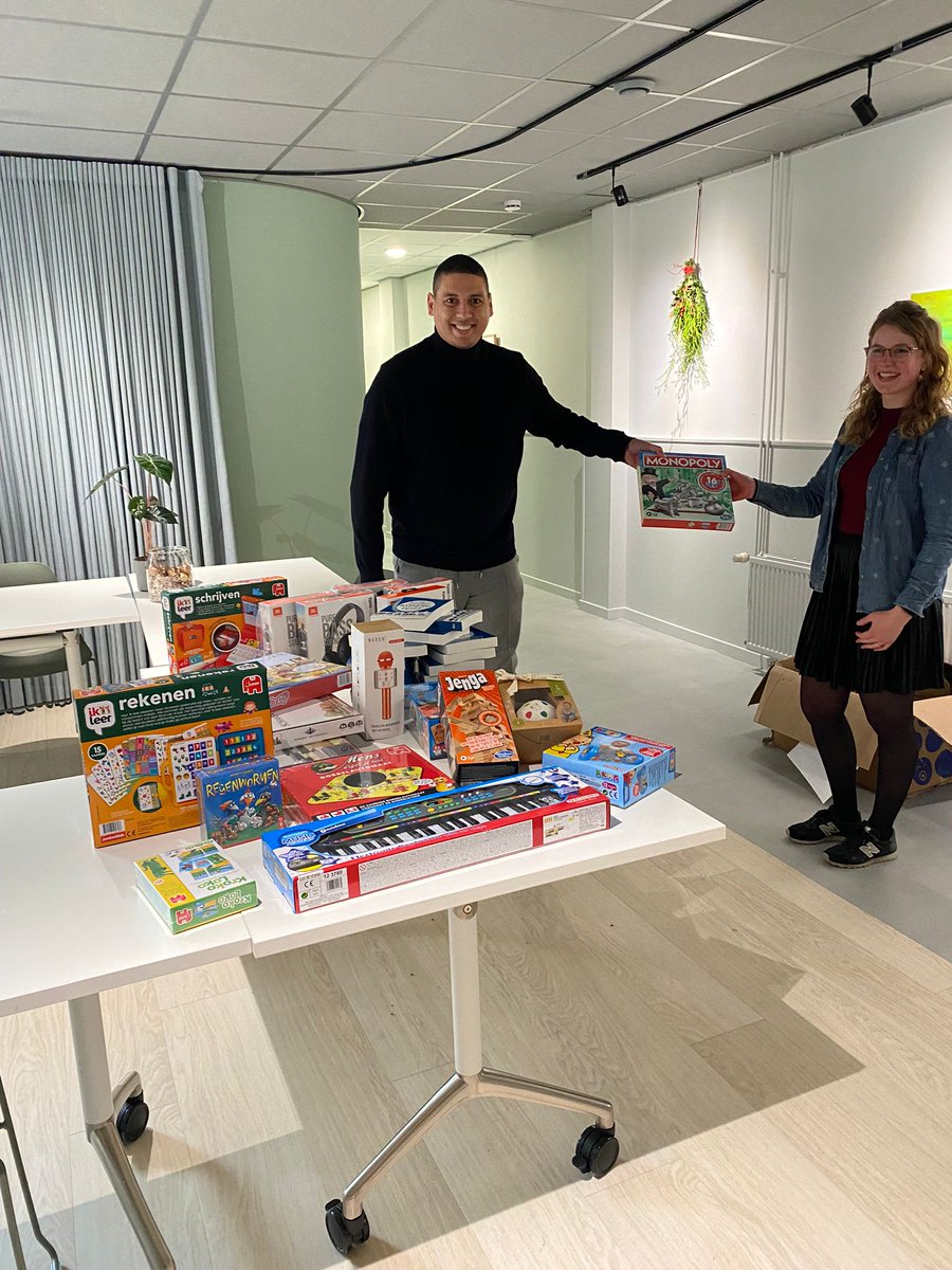 Voor de kinderen van de vrouwen die opgevangen worden in de Haven had Leergeld Den Haag een verrassing. December is geschenkenmaand, ook voor kinderen in armoede.