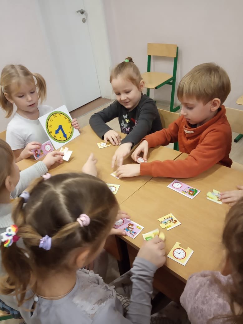 strigo_s's tweet photo. @Tularegion71 @Suvorov_obr 

Группа раннего развития "АБВГДейка" знакомилась с режимом дня: из чего он состоит, для чего нужен, с макетом часов, узнавали время, показанное на макете. И, в заключение, интересная игра - пазл "Режим дня".
Педагог - Синельникова Л.Б. https://t.co/sXzuUxReH5