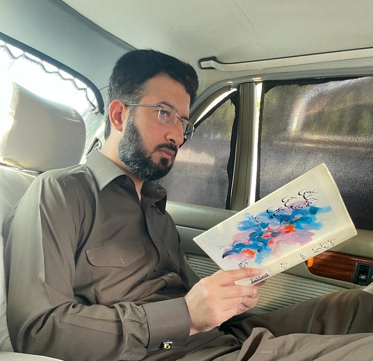 احمد اگر اُجالنی ہے زندگی کی رات
رکھ دوستی کتاب سے رِہ دیدہ وَر کے ساتھ

(سلطان احمد علی)