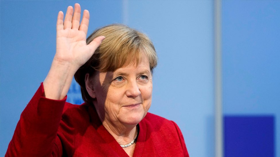 CRTV_web's tweet photo. Après 16 ans à la magistrature suprême en #Allemagne, Angela #Merkel tire sa révérence ce 8 décembre 2021. https://t.co/PufR1jjGoa