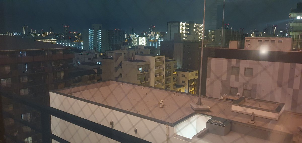 i_am_not_baka's tweet image. 隔離日記21：隔離ホテルからの夜景。最近は16時半なったら暗くなる。冬だ。韓国から入国したおかげで、日本の冬はやっぱり寒くない。家はくそ寒いど。#隔離ホテル #QuaratineLife #冬のうつ