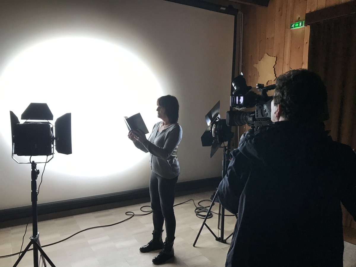 #tournage de La Bibliothèque vagabonde #émission de <a href="/nathrossignol/">Nathalie Rossignol</a> pour <a href="/france3Bretagne/">France 3 Bretagne</a> dans la demeure de <a href="/jacquescartier_/">Jacques Cartier</a> découvreur du #Canada Un choix naturel : MOUSSON FROIDE se déroule à #Montreal @MaisonTyphaine <a href="/robert_laffont/">Robert Laffont</a> #polar #littérature