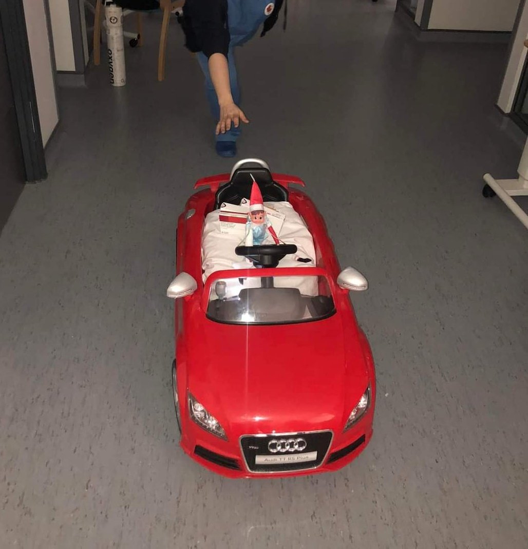 ClaireOrford's tweet photo. A broken arm won't stop #icuelf absconding. P.S. other get away vehicles are available🚗 https://t.co/oqoangVdZq