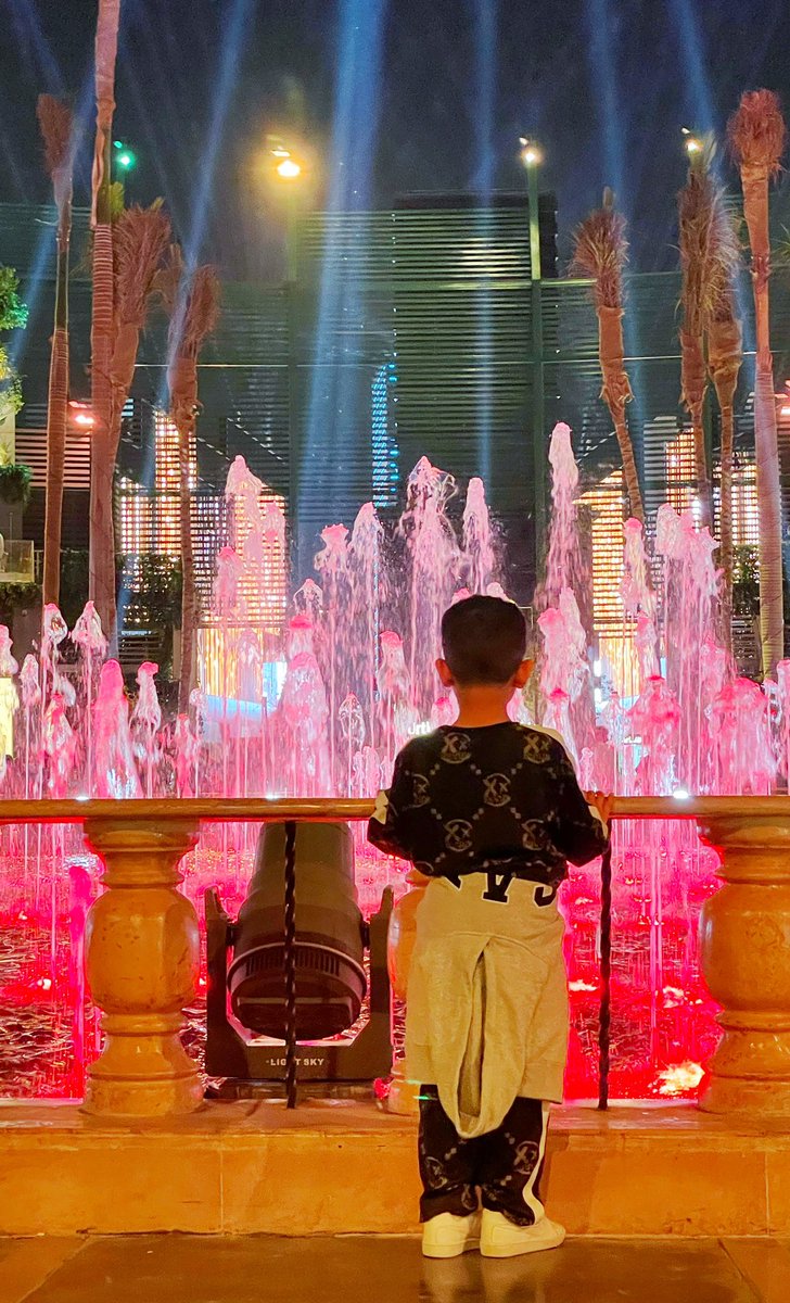 الذي إرتضى لك الأذى لا يستحق فرصة ثانية حتى وإن كان أذاه في نظرة ، إيماءة ، أو كلمة😊