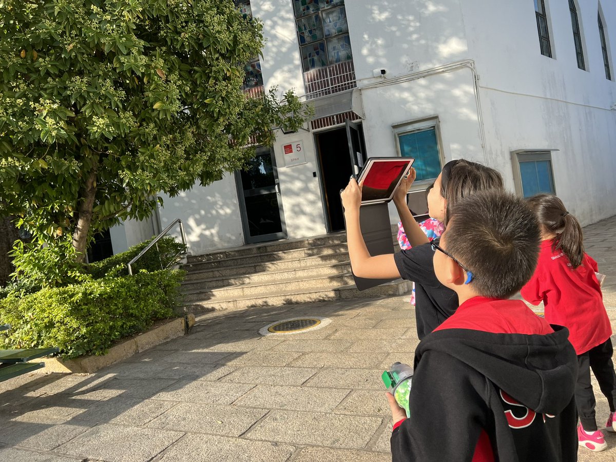Too nice to be inside today. Scrapped green screen lesson in favor of green space. Thanks @annieferg3a <a href="/ablank1231/">Amanda Blankenship, Ed.D. (she/her)</a> for the flexibility! #sisrocks this buddy class photo hunt activity is in our <a href="/Seesaw/">Seesaw</a> library - can be adapted for any grade level.