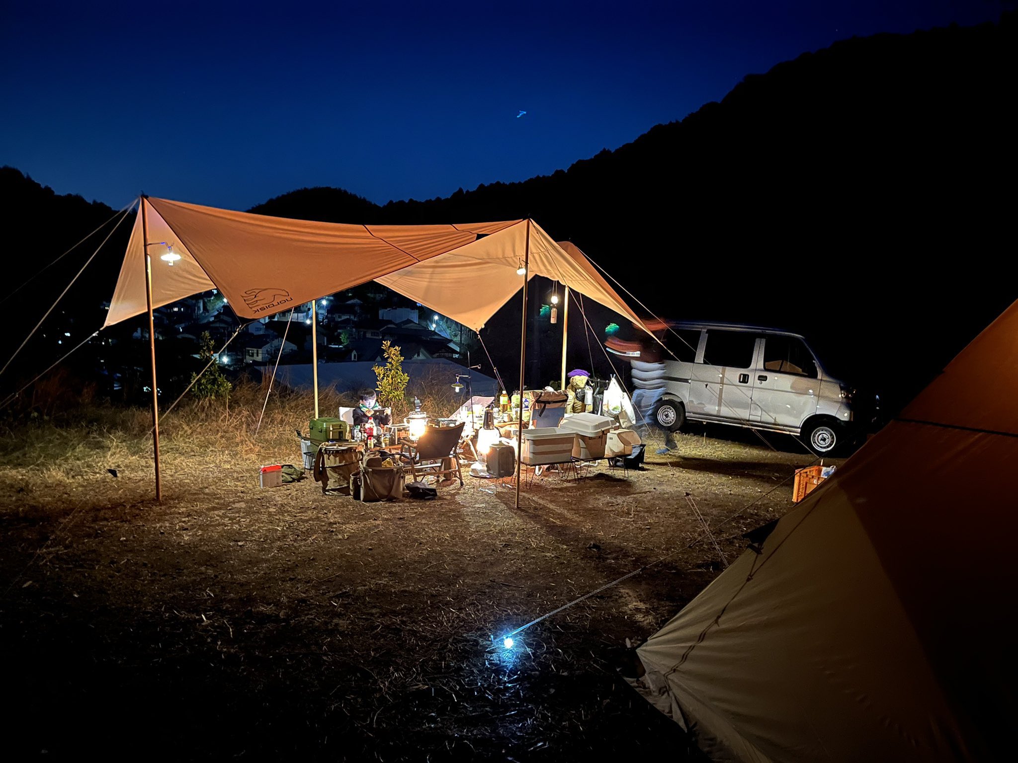 岐阜akutami Camp場 無料オートキャンプ場 Akutami Camp場は 岐阜市にある自然を残したキャンプ場です バンドマン 女子キャンパー 会社員 大学生 子供 ベテランキャンパーなど マナーのある方にご利用頂いています 夜景も抜群です ただ今無料開放し