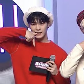 moonlowq's tweet image. he decided to be the cutest man alive today #문빈 #MOONBIN #아스트로 #ASTRO