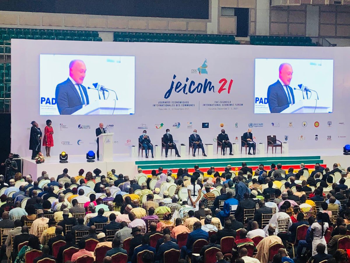 moctar_tize's tweet photo. 1ère journée des travaux des journées économiques et internationales des communes 2021( jeicom21) à laquelle j’ai eu l’honneur d’être invité par le CVUC en tant qu’entrepreneur dans le stand de la diaspora pour apporter notre expertise au développement des collectivités locales. https://t.co/CbyiDifXwP