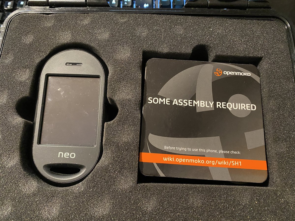 nezticle's tweet photo. Who remembers this bad boy?  There was a time when this was my primary phone if you can believe that 📞🤓 https://t.co/c522lFkJSD