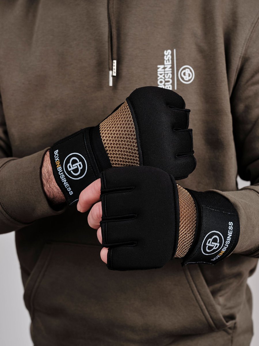 Boxinbusiness's tweet photo. Wrap up guys, it’s cold outside! #boxing #boxinbusiness #boxingwraps https://t.co/FfK88LFyj9