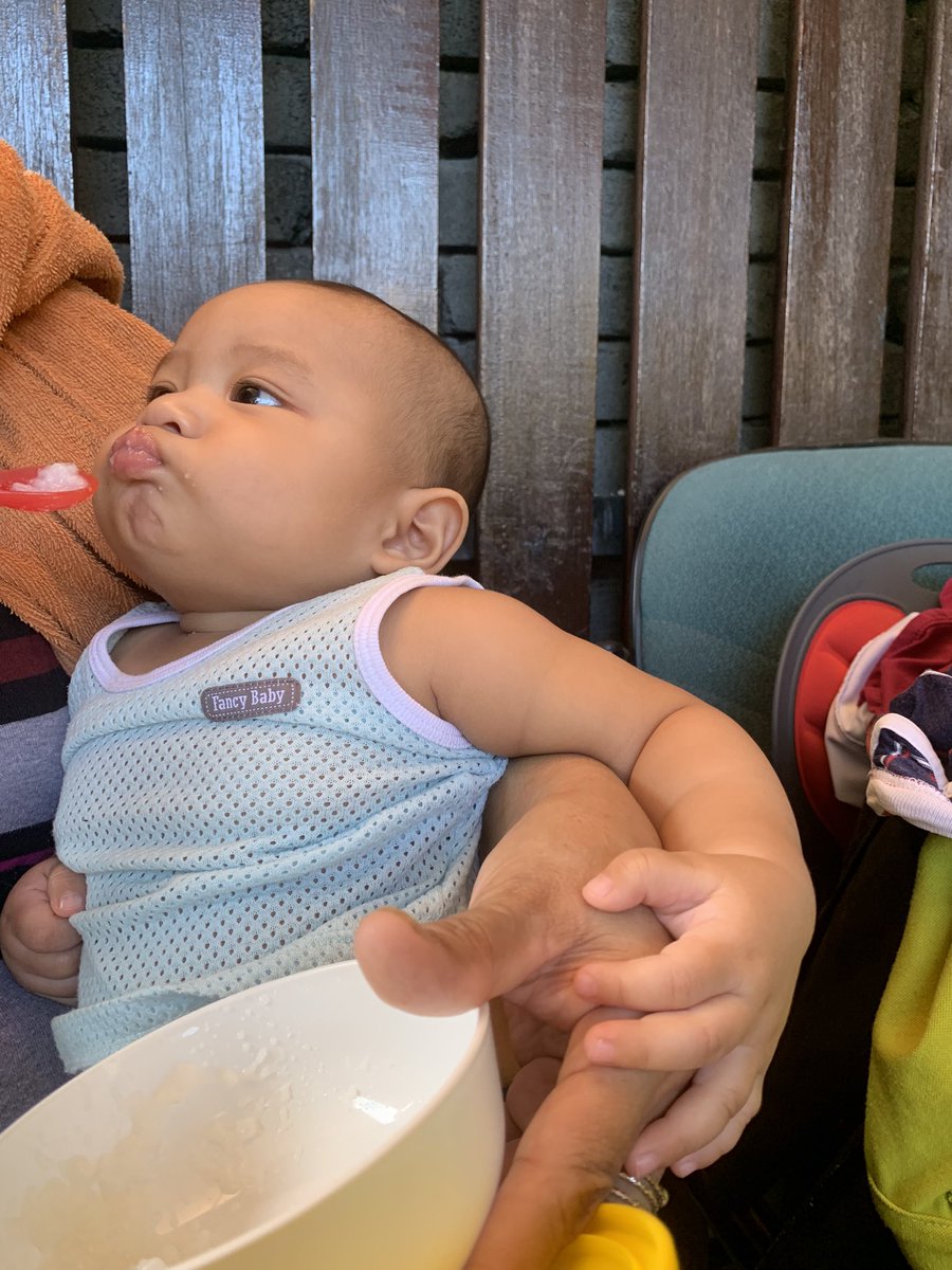faraaaahain's tweet photo. Mcm mana nk bgi di makan, di tknk bubur 😑 nak susuuuuuu https://t.co/4zNH4Phj4F
