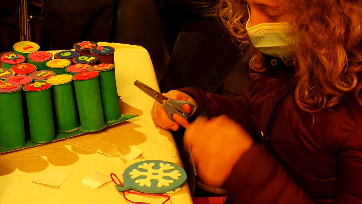 luxmundi_cat's tweet image. Aquest #pont, al taller de #Nadal a #Rupit, hem decorat el nostre #calendari d'advent, hem fet garlandes i hem pintat postals de Nadal.
Esperem que hàgiu gaudit del taller!