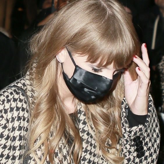 mitrorball13's tweet image. ขอเป็นข้ารองพระบาททุกชาติไป #StanbaseTaylorSwift