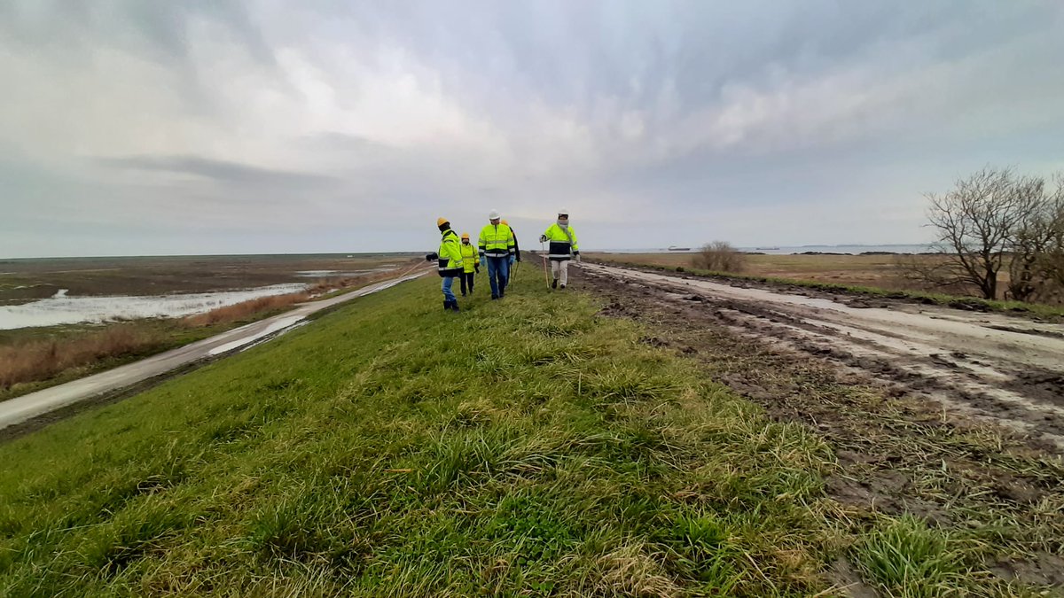 Polder2Cs's tweet photo. Freezing cold in the polder. Ideal circumstances for Marian Booltink's field visits and #leveemonitoring courses with bad weather: incl levee monitoring, #safety measures, burrow detection and how to use tools.
@STOWAter #emergencyresponse #watermanagement #floodprotection https://t.co/761QWXEY6J