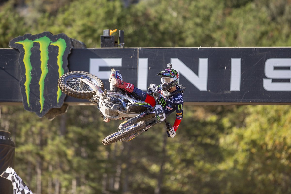 yamaharacingcom's tweet photo. The toss up between labelling this a #Windback or a #Whipit… #NoLabel 🤙 https://t.co/7akcoqH1s8