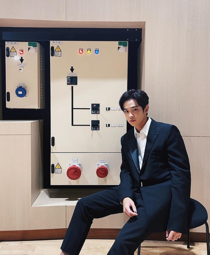 sivk_'s tweet photo. ท่ดนะ แว้บแรกนึกถึงอันนี้ สรุปสปอยจริงหรอ 55555555555​55555555555​55555555555​55555555555

#LifeAintOver_TEASER https://t.co/klKjQSGRCf