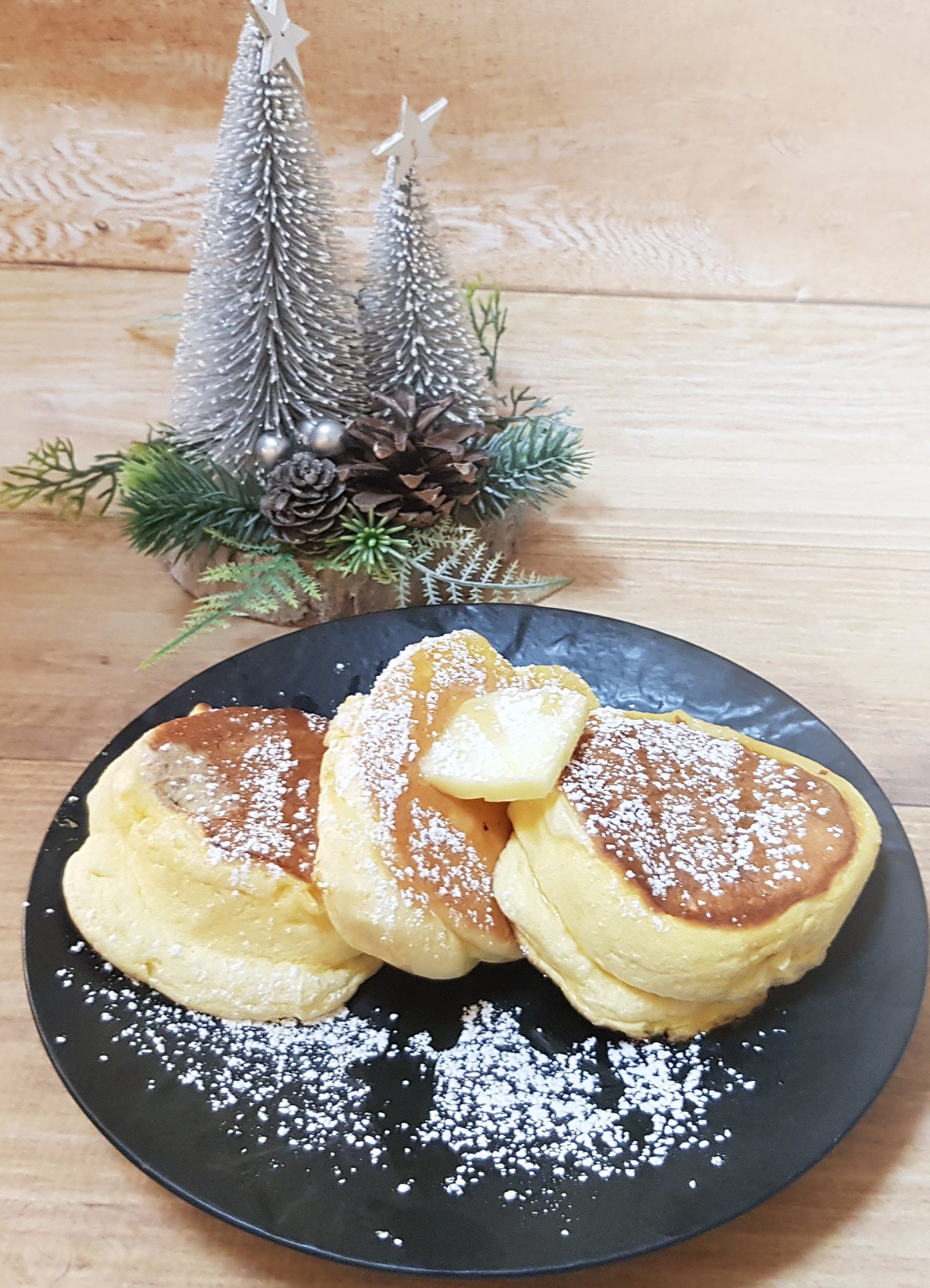 みかん氏 作中ではフライパンですがマジックプレートでスフレパンケーキ作りました それと写真撮影をめちゃくちゃ邪魔しにきたフォトジェニック猫 T Co Nyotgoiag6 Twitter