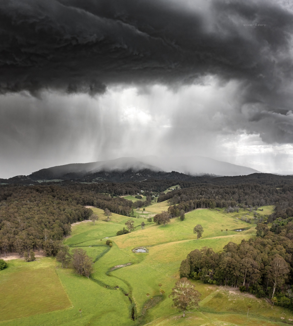 Rain on the mountain (Gulaga) yesterday - south from Corunna. Things might get a little more dramatic tomorrow with an east coast low possibly bringing 180mm+ of rain to parts of the far southcoast ... and the creek is already up! #summer #eastcoastlow