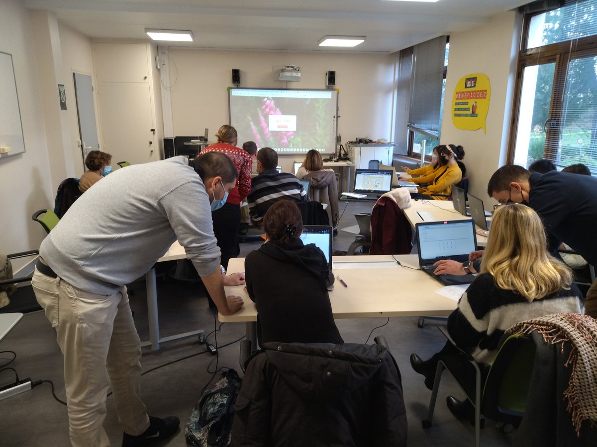 canope_78's tweet photo. Coopération, conseils au programme de l'atelier en présentiel "Exercices #interactifs : créer et diffuser des exercices interactifs en #classe ou à distance"à l'atelier #canopé de Marly. @reseau_canope @ThierryVeillard #1erdegré #école #français https://t.co/zFHJZtR82t