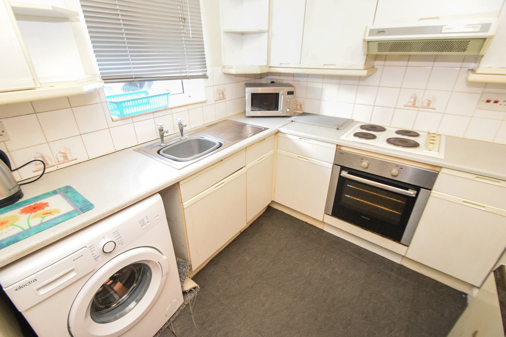 Mac_Thackley's tweet photo. 🏡 #FORSALE - £65,000, Stony Lane BD2
A well presented one bed apartment situated off #Eccleshill high street close to all the local amenities and transport links the town has to offer.

To book a viewing please contact our sales team 📞 01274 589132 
➡️ https://t.co/mM7QcPEDYE https://t.co/lwDPP5g9HS