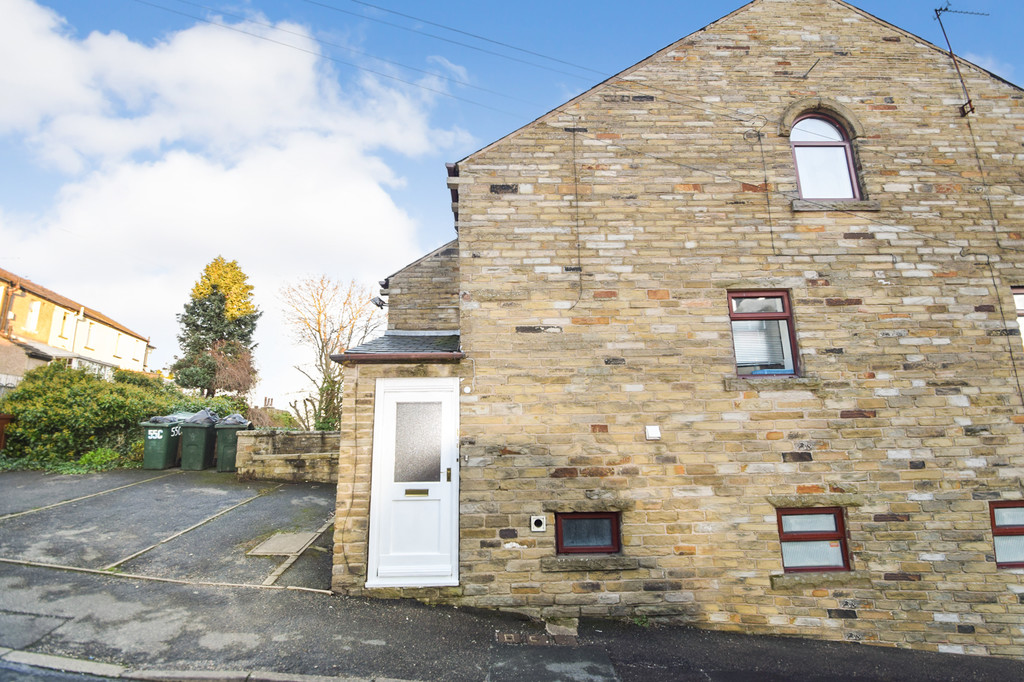 Mac_Thackley's tweet photo. 🏡 #FORSALE - £65,000, Stony Lane BD2
A well presented one bed apartment situated off #Eccleshill high street close to all the local amenities and transport links the town has to offer.

To book a viewing please contact our sales team 📞 01274 589132 
➡️ https://t.co/mM7QcPEDYE https://t.co/lwDPP5g9HS
