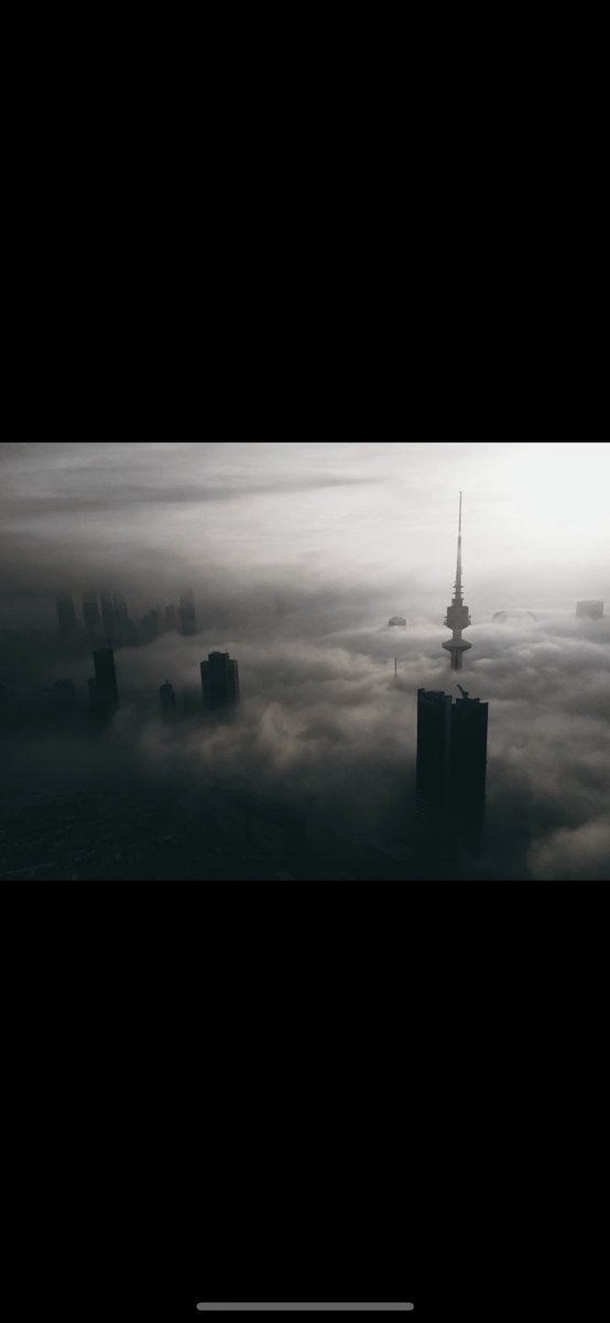 anfalalenezi93's tweet image. #بلد_الضباب لحظات دخول الضباب على مدينة الكويت اليوم 🇰🇼