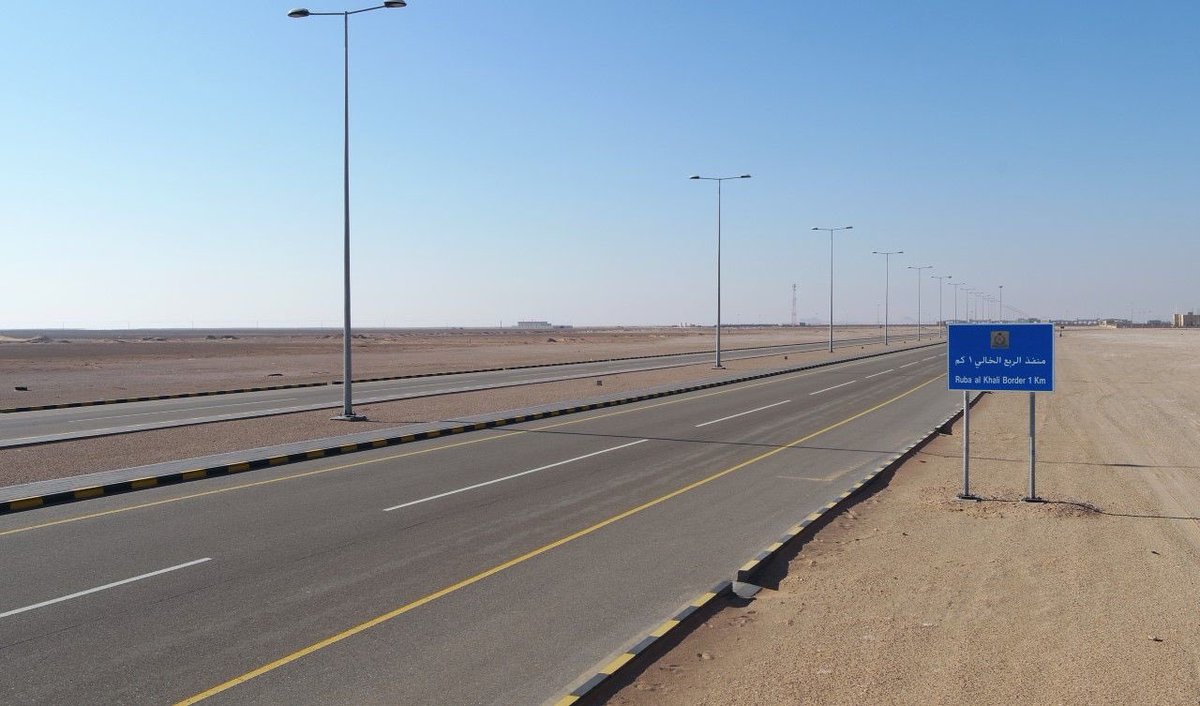 mtcitoman's tweet photo. افتتاح الطريق البري المُباشر "طريق الربع الخالي" بين سلطنة عُمان والمملكة العربية السعودية بطول 725 كم https://t.co/qVSBdDbvln