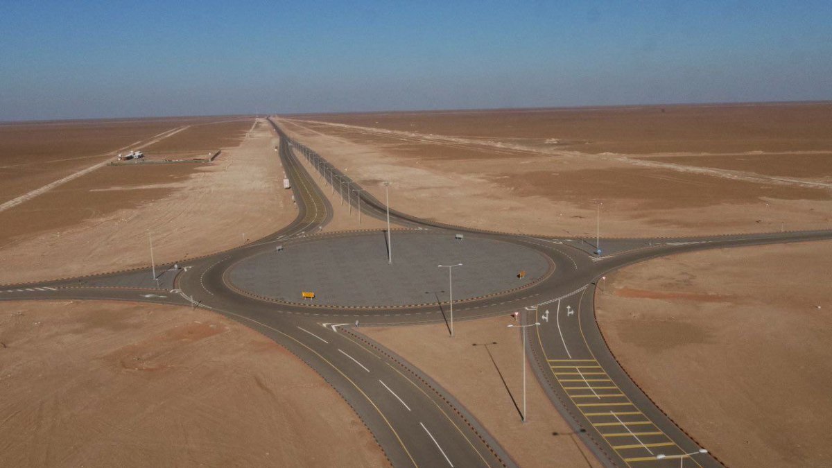 mtcitoman's tweet photo. افتتاح الطريق البري المُباشر "طريق الربع الخالي" بين سلطنة عُمان والمملكة العربية السعودية بطول 725 كم https://t.co/qVSBdDbvln