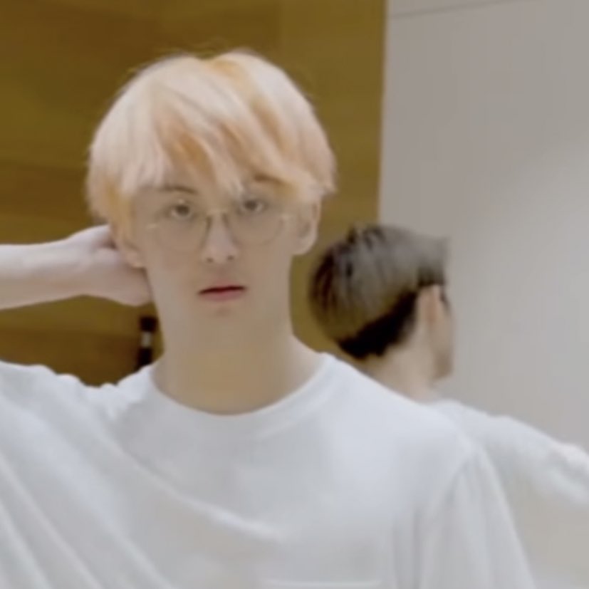 ขี้โกงเว่อ ใส่แค่เสื้อขาวก็ตรงสเปคและ