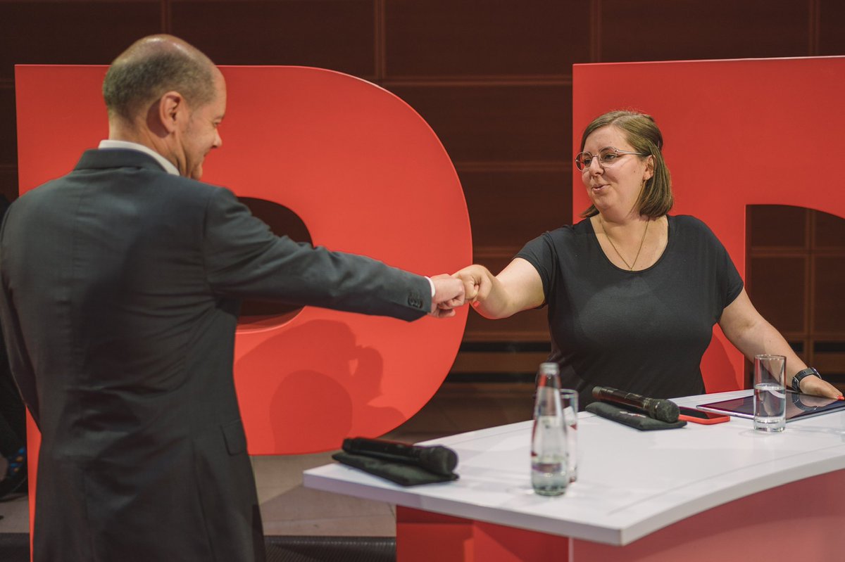 Glückwunsch Bundeskanzler <a href="/OlafScholz/">Olaf Scholz</a> 😍🎉🎈