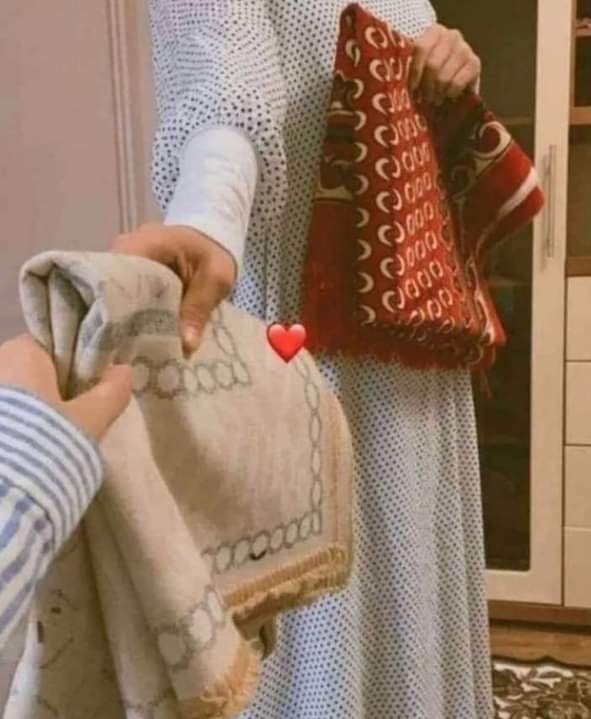 EngineerLarki's tweet photo. Marry someone who will encourage you, control your anger with his love, elevate your Imaan and most importantly bring you closer to Allah. Marry someone with good Akhlaq and Deen, everything else is secondary. 💛 https://t.co/eTpVOEStCG