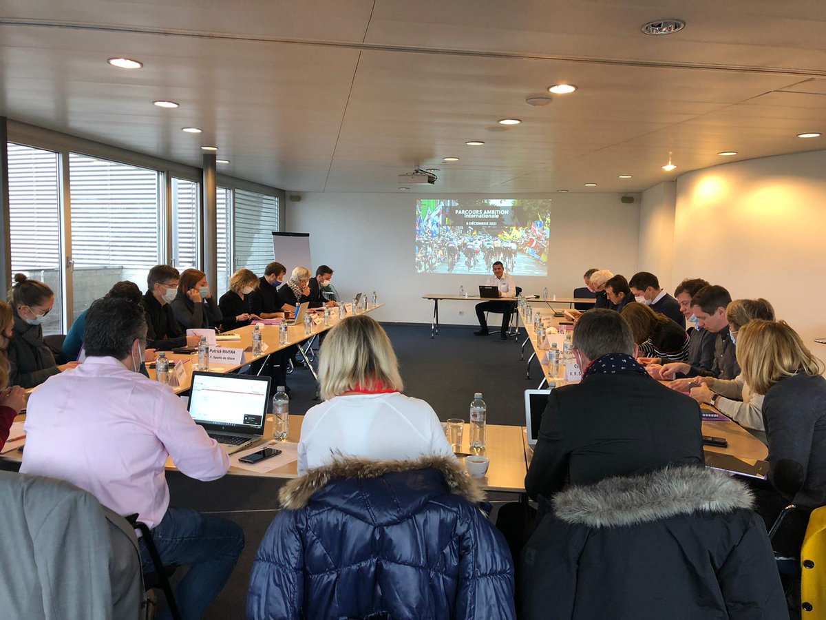 FranceOlympique's tweet image. Le Parcours Ambition Internationale a poursuivi sa visite au Centre mondial du cyclisme de l’@UCI_cycling avec notamment l'intervention de Vincent Jacquet, directeur des relations internationales, qui a évoqué la stratégie de l’UCI pour le développement du cyclisme dans le monde.