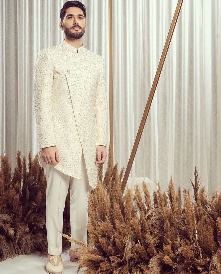 TheVarunToorkey's tweet photo. Wedding season ready.
@SarahSandeep
.
.
#triunity #indian #wedding #groom #fusion #sarahandsandeep #sarahandsandeepgrooms https://t.co/znhA1KjAnM