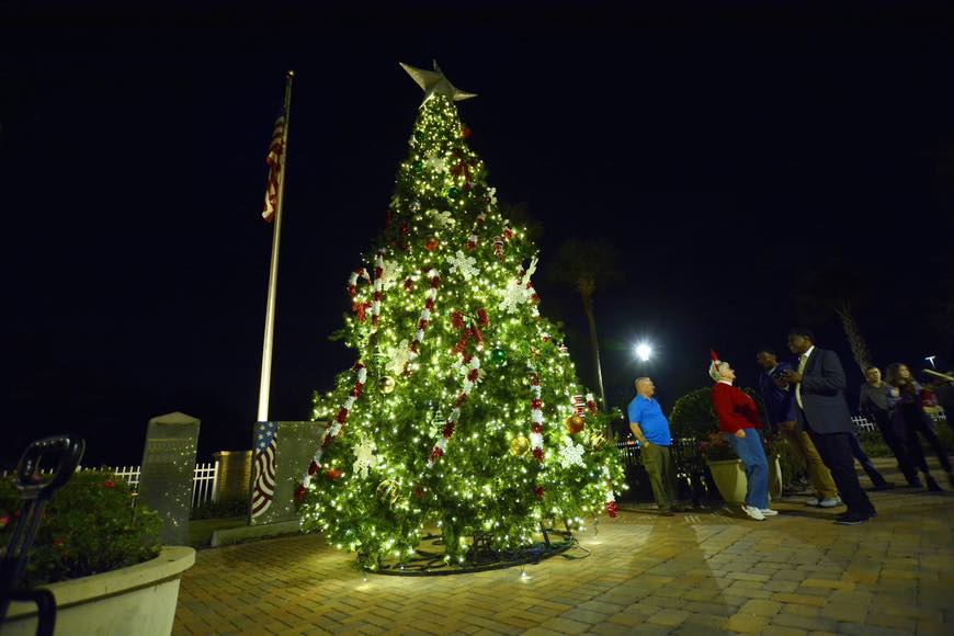 RustyforOcoee's tweet photo. A wonderful event this weekend in our great 
The city of Ocoee! Holiday rides, games, and food trucks with Santa and Mrs. Claus inside the Withers-Maguire House. And the Ocoee High School Chorus performed before the countdown to the tree lighting.  #happyholidays #holidayseason https://t.co/3KSYbS7eke