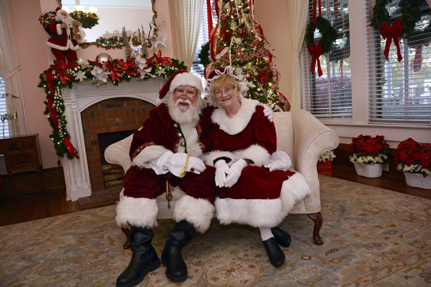 A wonderful event this weekend in our great 
The city of Ocoee! Holiday rides, games, and food trucks with Santa and Mrs. Claus inside the Withers-Maguire House. And the Ocoee High School Chorus performed before the countdown to the tree lighting.  #happyholidays #holidayseason