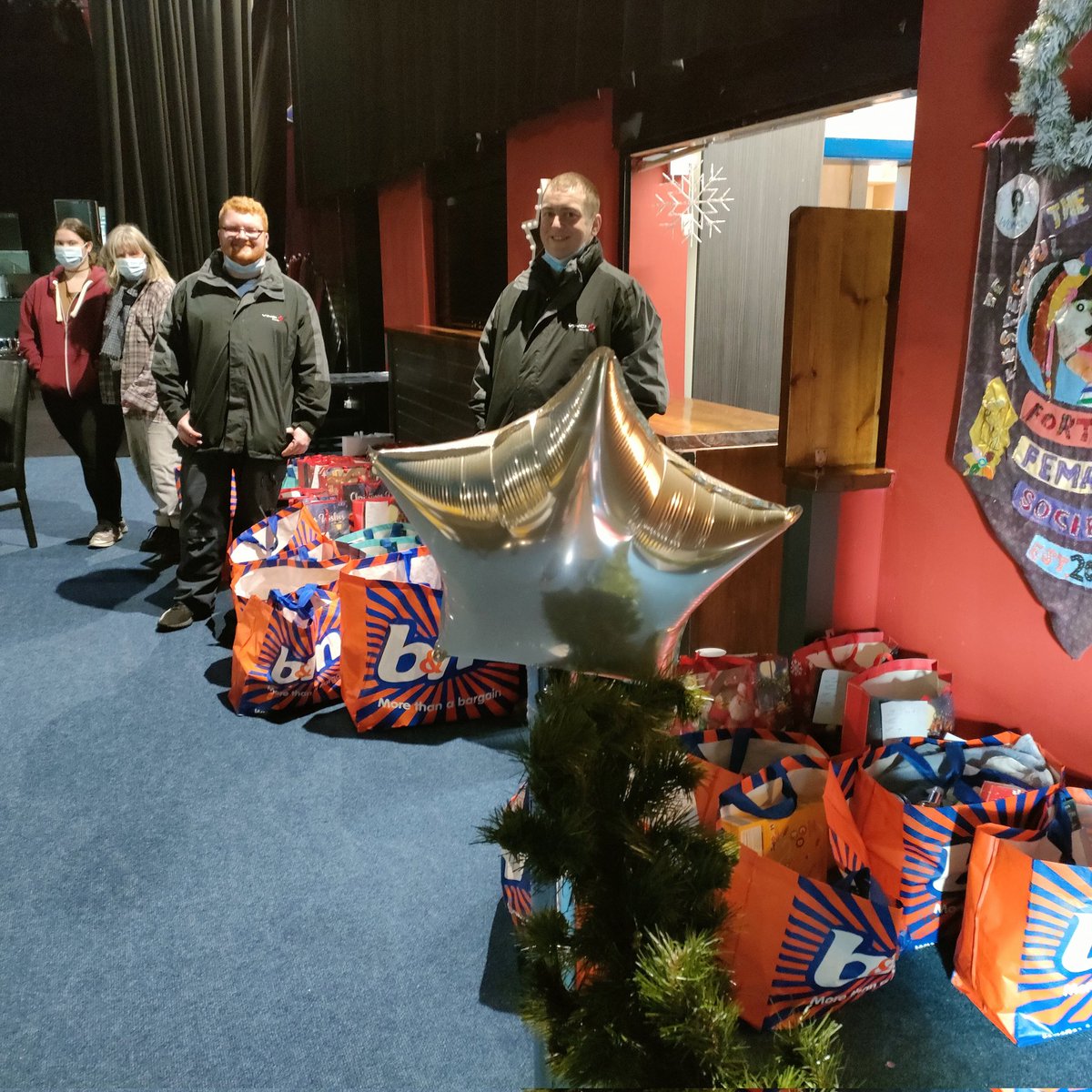 TheStudioWidnes's tweet image. Thanks to our brilliant delivery drivers, dropping off the Care Leavers Hampers from Trinity Kings Cross! Great team work! And to our fabulous helpers!
